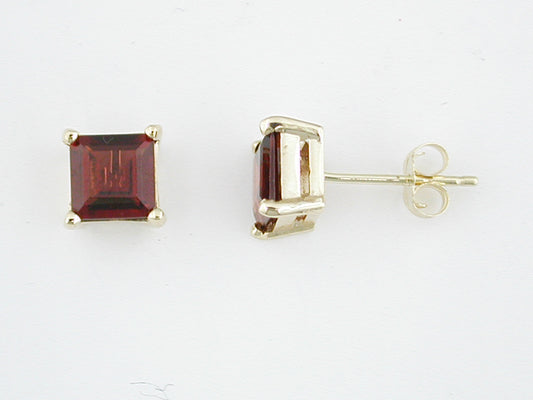 14K Yellow Gold Garnet Stud Earrings