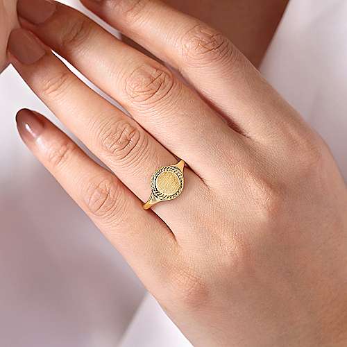 14K Yellow Gold Round Signet Ring with Twisted Rope Frame